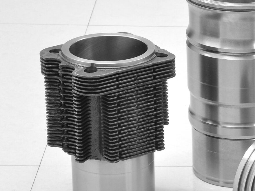 Air cooled cylinder block with cooling fins